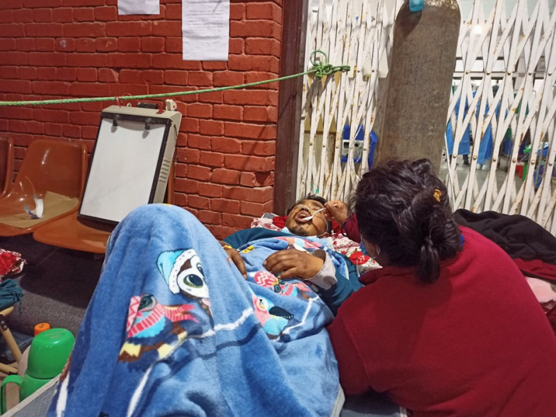 बिरामी कुरुवा पनि सङ्क्रमित, डाक्टर भन्छन्– 'यो हुनुहुन्‍नथ्यो तर बाध्यकारी भो'